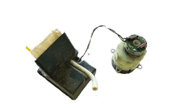 Mercedes-Benz A W169 Central locking vacuum pump 1688000248