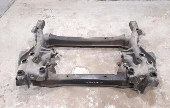 Mercedes-Benz C AMG W205 Front subframe 2056280057 A2056280057