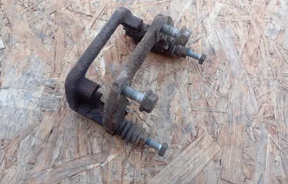 BMW 1 E81 E87 Brake caliper pad carrier rear 