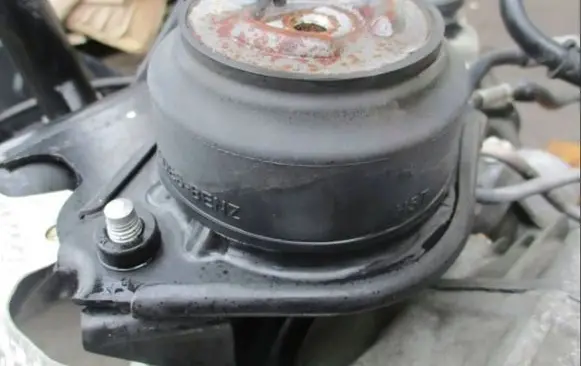 Mercedes-Benz ML W164 Engine mount bracket 164xxxxxxxx