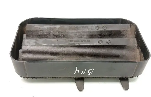 Quarter panel pressure vent