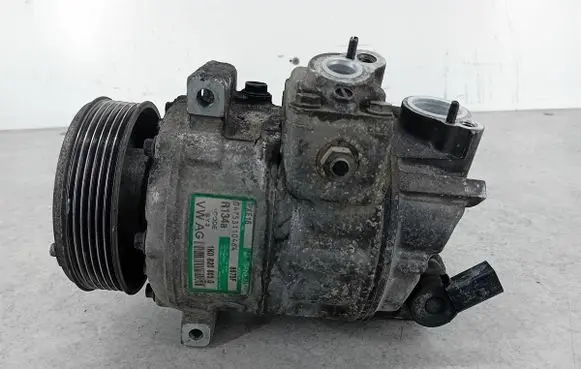 Volkswagen Touran I Air conditioning (A/C) compressor (pump) 1K0820803G