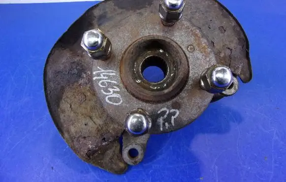 Suzuki Liana Front wheel hub spindle knuckle