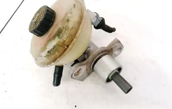 Master brake cylinder