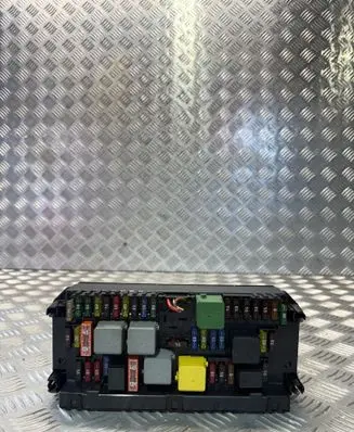 Mercedes-Benz C W204 Fuse module A2129005712