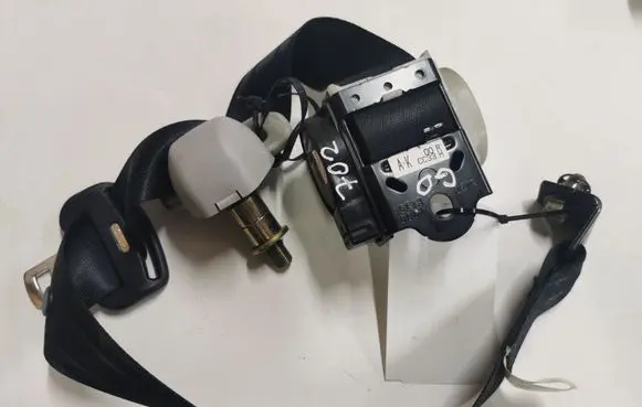 Mazda 5 Rear seatbelt CC33H