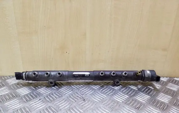 Volvo XC70 Fuel main line pipe 31259011 0445215023 0281002712