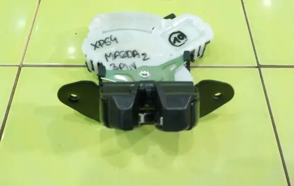 Mazda 2 Tailgate exterior lock 