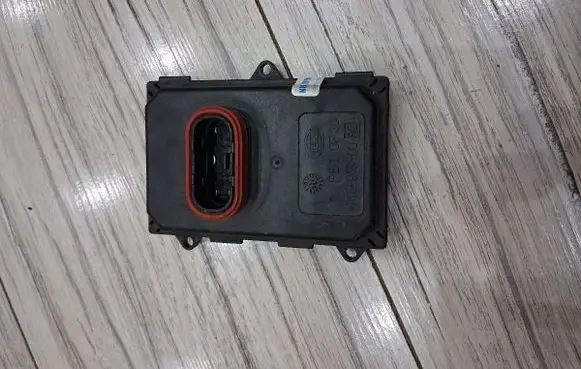 Skoda Octavia Mk2 (1Z) Voltage converter/converter module 7L6941329B