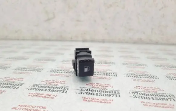 Volkswagen PASSAT B5.5 Fuel tank opening switch 1J0959833A