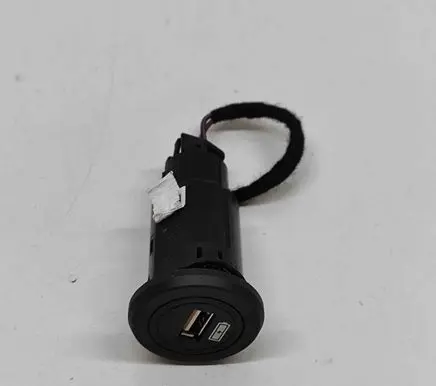 Jaguar I-Pace USB socket connector J9D319010AA