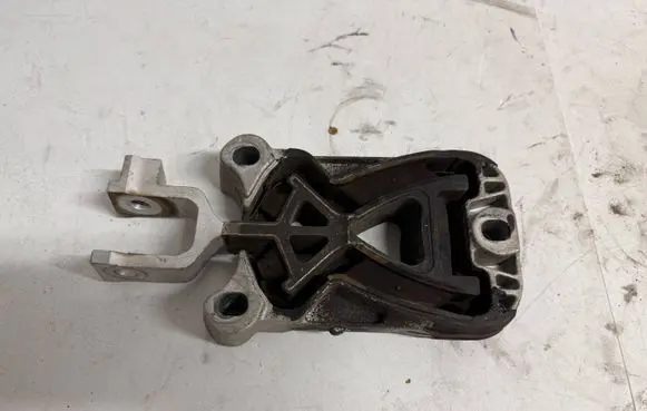 Ford Bronco Gearbox mount LX616P082AC 21134