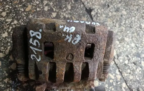 Front brake caliper