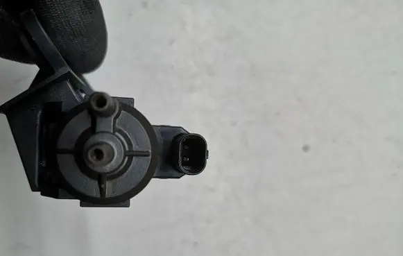 BMW 5 F10 F11 Vacuum valve 8570591