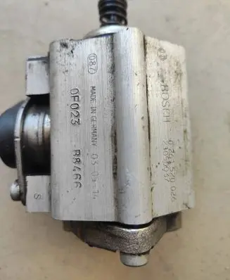 Audi A3 S3 8P Fuel injection high pressure pump 06D127026J 21050037