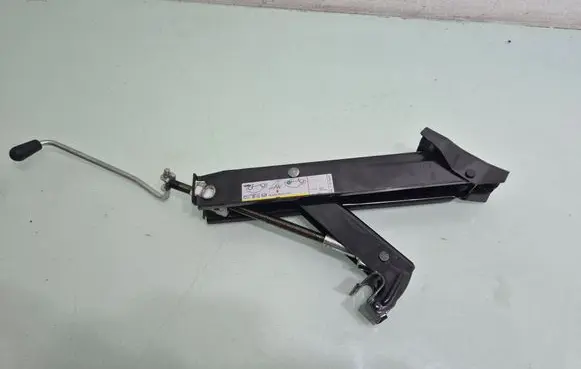 Volkswagen Tiguan Lift Jack 5N0011031A