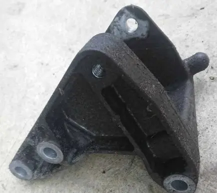 Opel Insignia A Generator/alternator bracket 