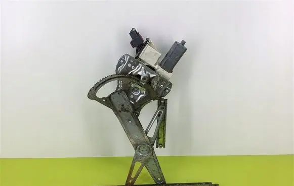 Toyota Avensis T250 Front door window regulator with motor 