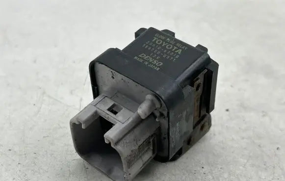 Glow plug pre-heat relay