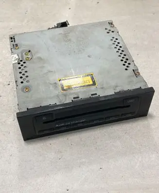 Audi A4 S4 B7 8E 8H CD/DVD changer 8E0035111