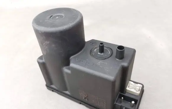 Audi 100 S4 C4 Central locking vacuum pump 4A0862257A