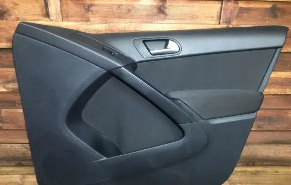 Volkswagen Tiguan Front door card panel trim