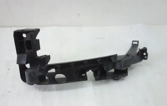 Audi A3 S3 8P Headlight/headlamp mounting bracket 8P0805607