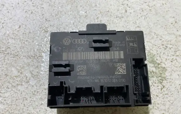 Audi A1 Door control unit/module 8X0959793F 8X0959