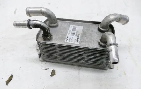 Volvo V50 Oil filter mounting bracket 30723129