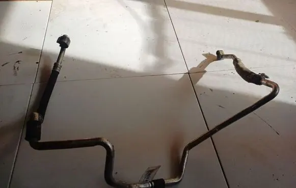Volkswagen Jetta V Air conditioning (A/C) pipe/hose