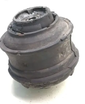 Mercedes-Benz C W202 Engine mount bracket