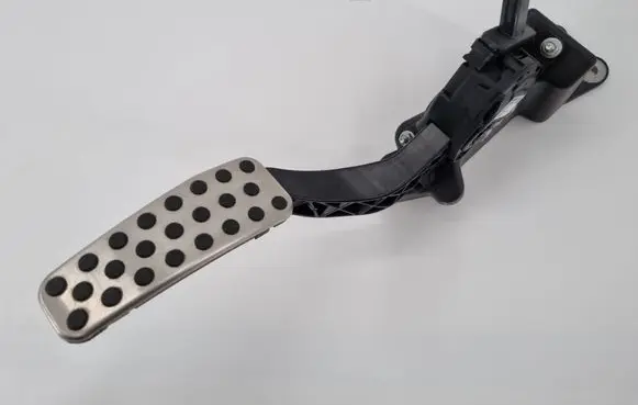 Dodge Challenger Accelerator throttle pedal 04861714AF