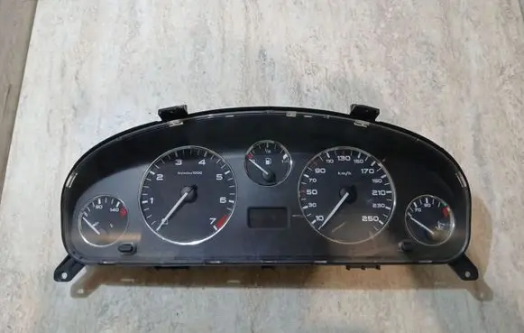 Peugeot 406 Speedometer (instrument cluster) 87001370