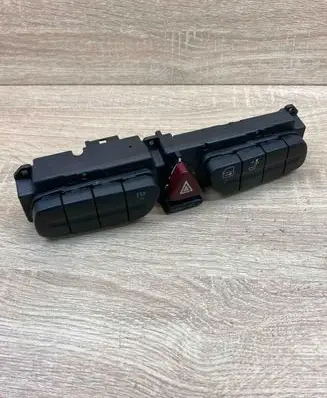 Mercedes-Benz C W203 Hazard light switch 2038203710 3306010102