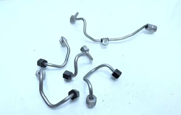 Volvo XC60 Fuel injector supply line/pipe 