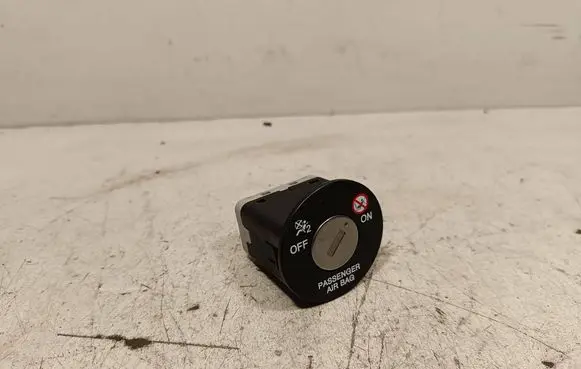 KIA Sorento Passenger airbag on/off switch 