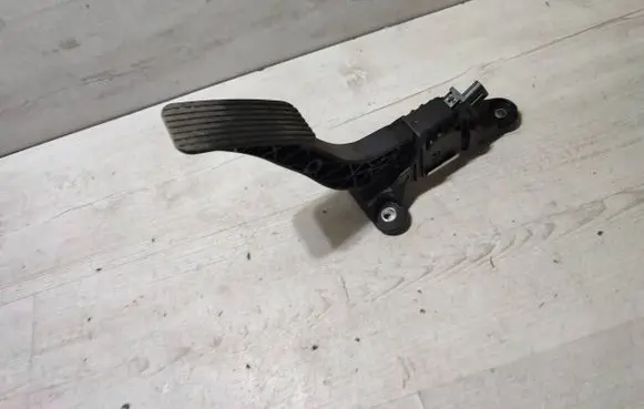 Hyundai Kona I Accelerator throttle pedal 32700XXXXX