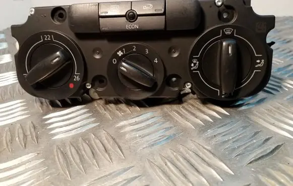 Volkswagen PASSAT B6 Climate control unit 1K0820047DF