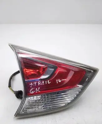Nissan X-Trail T32 Tailgate rear/tail lights