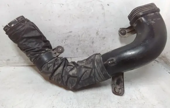 Hyundai Santa Fe Air intake hose/pipe 282122B100