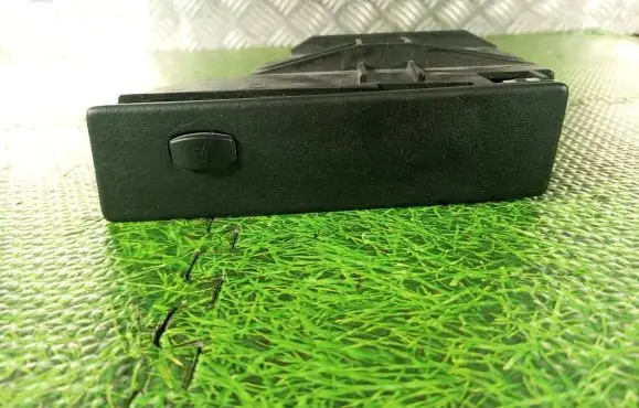 Cup holder front