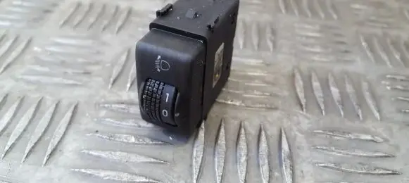 Nissan Note (E11) Headlight level height control switch