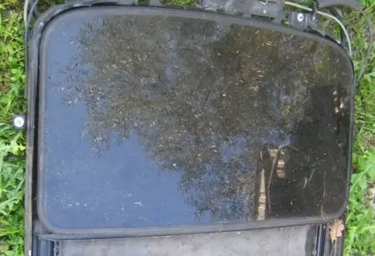 Mitsubishi Carisma Sunroof glass 