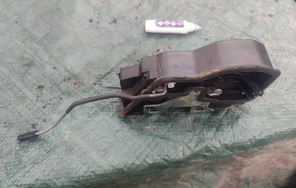 BMW X5 E70 Front door lock 7276681