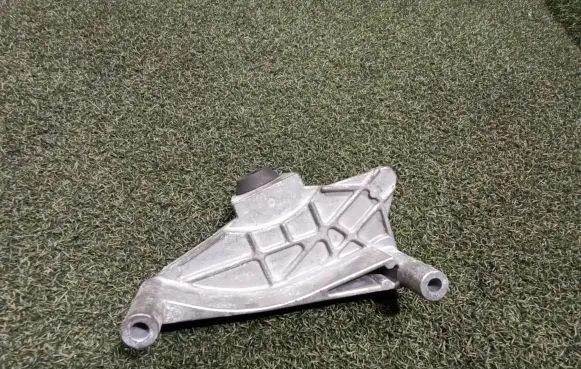 Mercedes-Benz S W222 Engine mounting bracket a6420101740