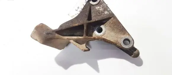 Opel Vectra B Engine mounting bracket 90497583