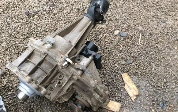 Nissan King Cab, Navara Gearbox transfer box case 