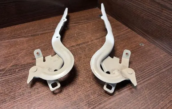Toyota Proace Engine bonnet/hood hinges 9823133980 9823131780