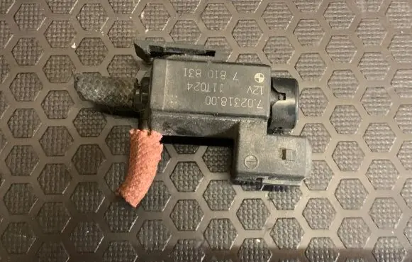 BMW 5 F10 F11 Turbo solenoid valve 70231800 11T024 7810831