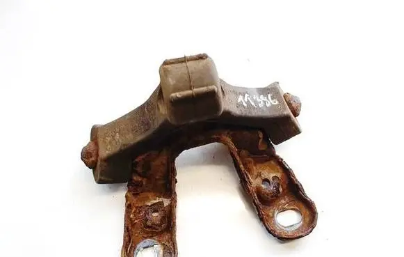 Seat Leon (1P) Muffler mount bracket/holder 6Q0253147